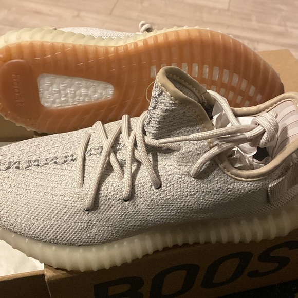 Yeezy Boost 350 V2 'Sesame' Size 5 men’s brand new condition with box, offer up - Picture 6 of 11